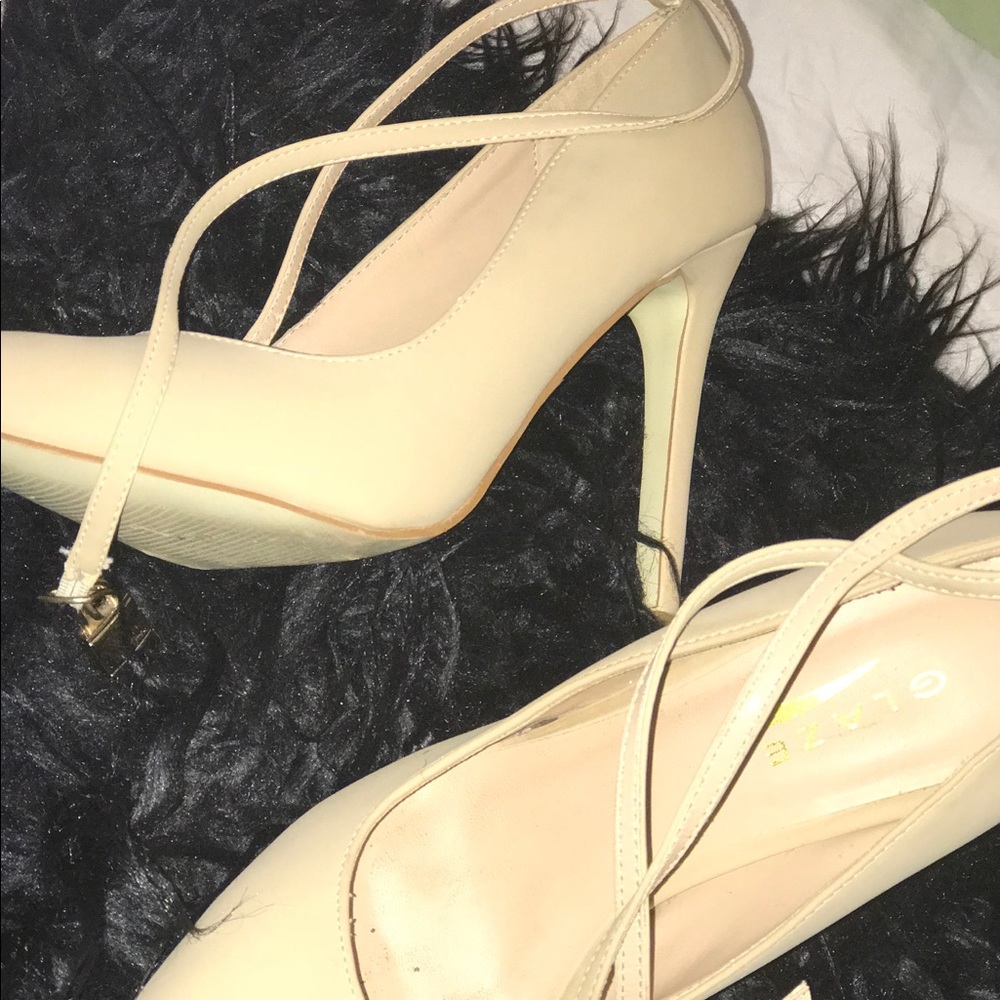 High heels - Picture 3 of 3
